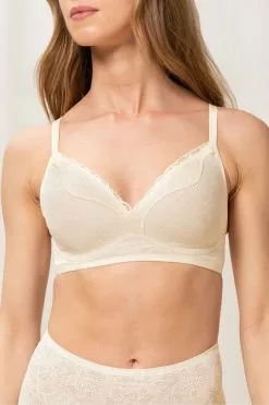 Triumph Cream Fit Smart Plunge Padded Bra